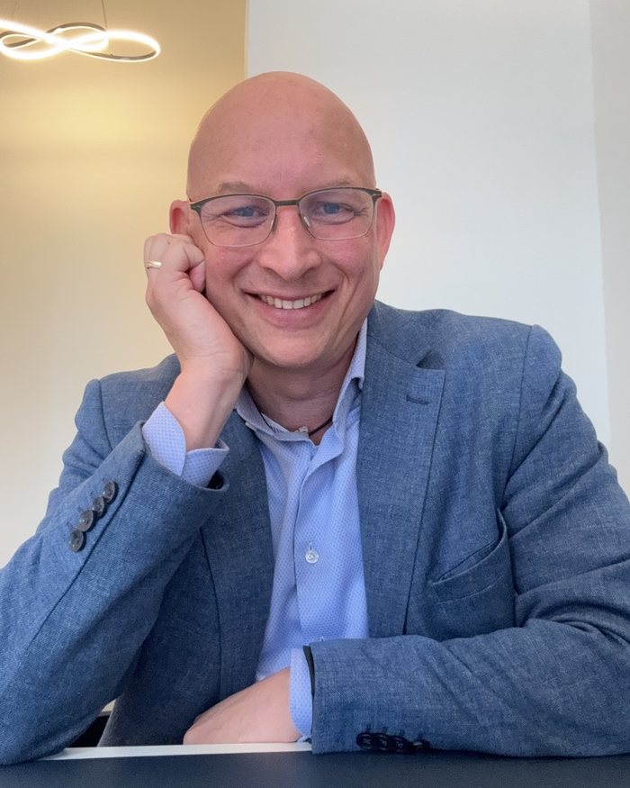 Anton Hebrang im Besprechungsraum